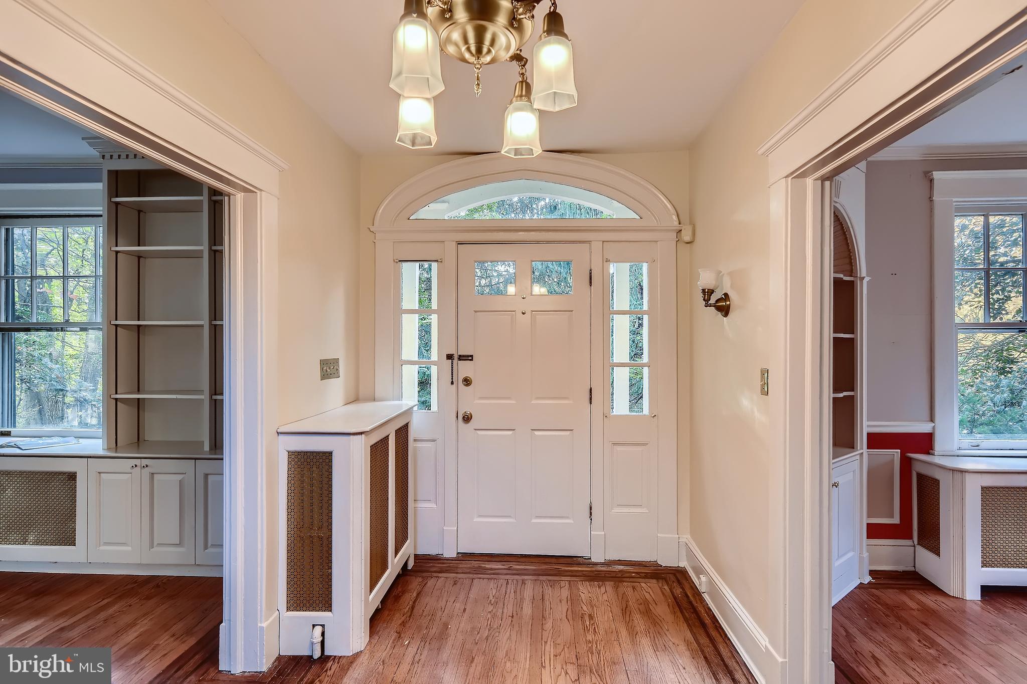 5003 Falls Rd Terrace Baltimore, MD 21210 - Photo 3 of 28 Handsome doorway