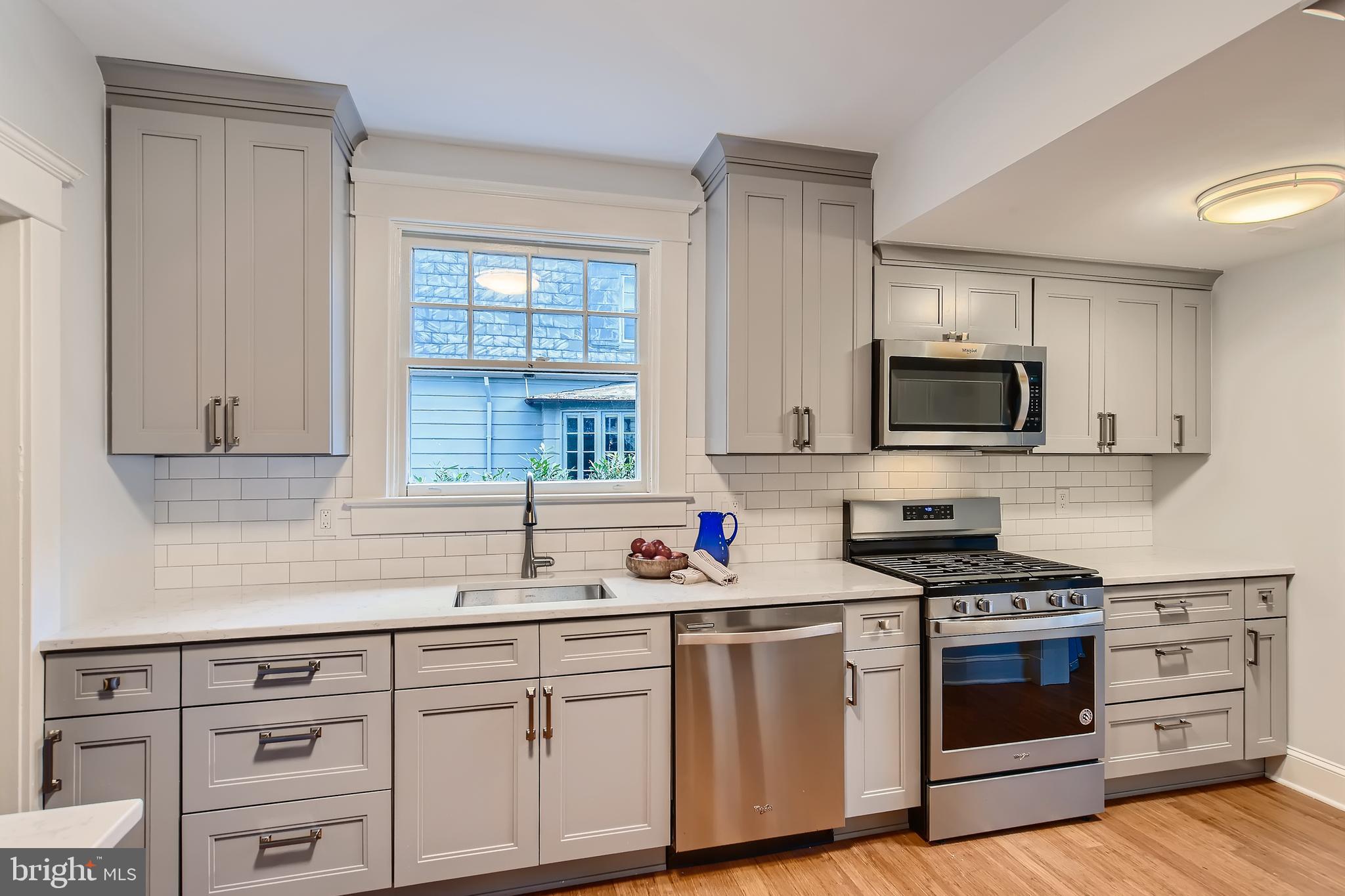 5003 Falls Rd Terrace Baltimore, MD 21210 - Photo 8 of 28 5 burner stove