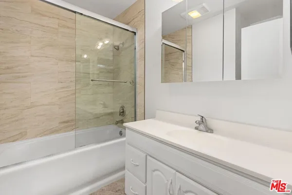 $2,900 | 1440 Veteran Avenue, Unit 404, Los Angeles, CA 90024