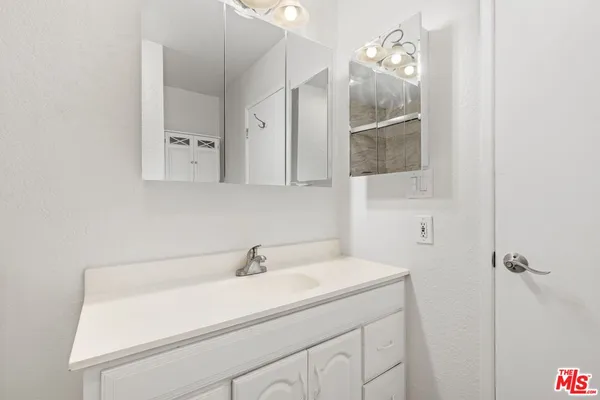 $2,900 | 1440 Veteran Avenue, Unit 404, Los Angeles, CA 90024