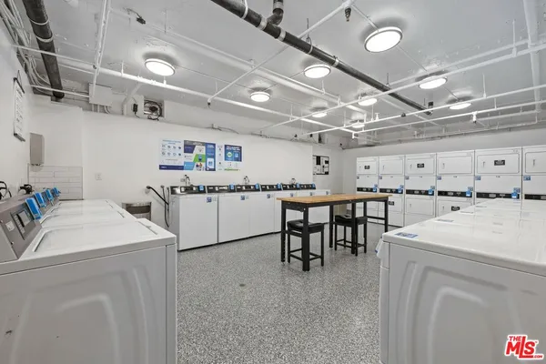 $2,900 | 1440 Veteran Avenue, Unit 404, Los Angeles, CA 90024