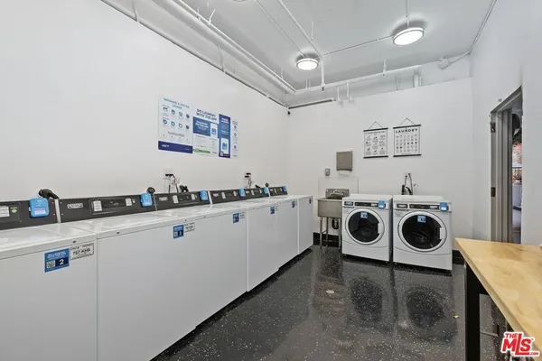 $2,900 | 1440 Veteran Avenue, Unit 404, Los Angeles, CA 90024