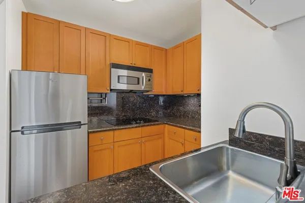 $2,900 | 1440 Veteran Avenue, Unit 404, Los Angeles, CA 90024