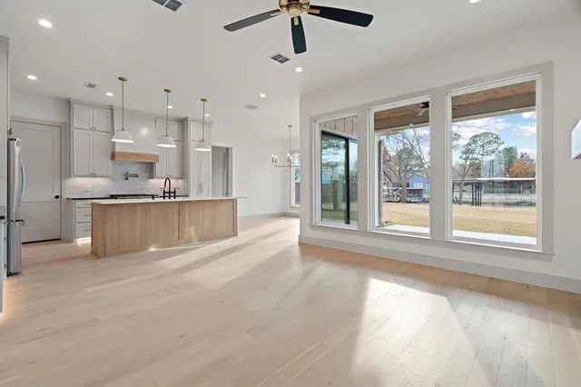 $899,000 | 3812 East Port Ridglea Court, Granbury, TX 76049