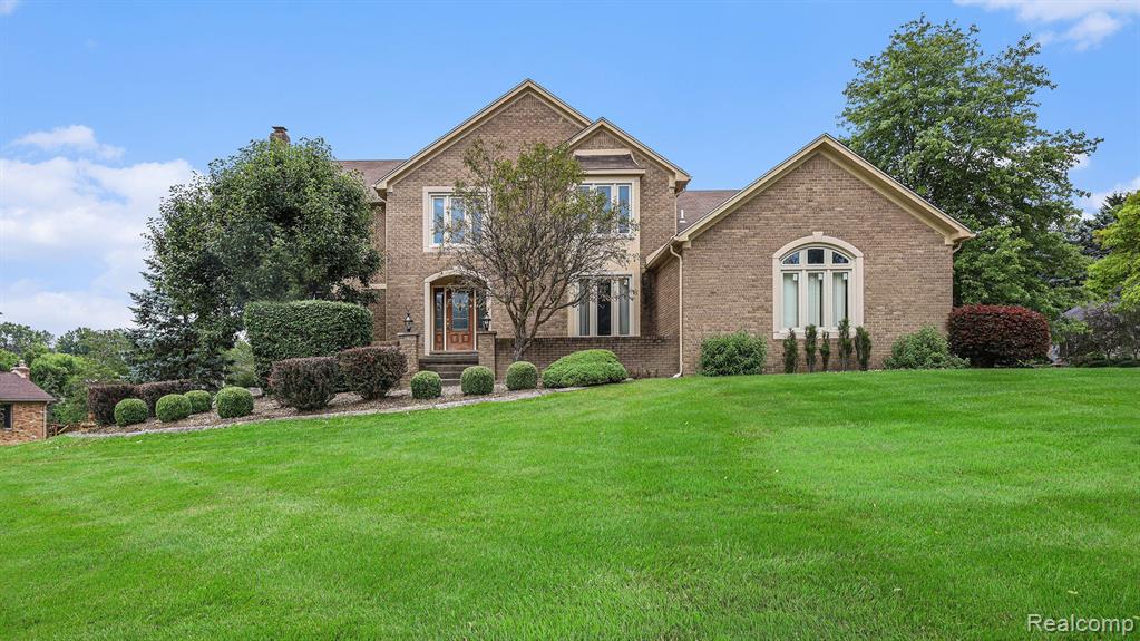 926 Stanford Circle Rochester Hills, MI 48309 - Photo 1 of 46