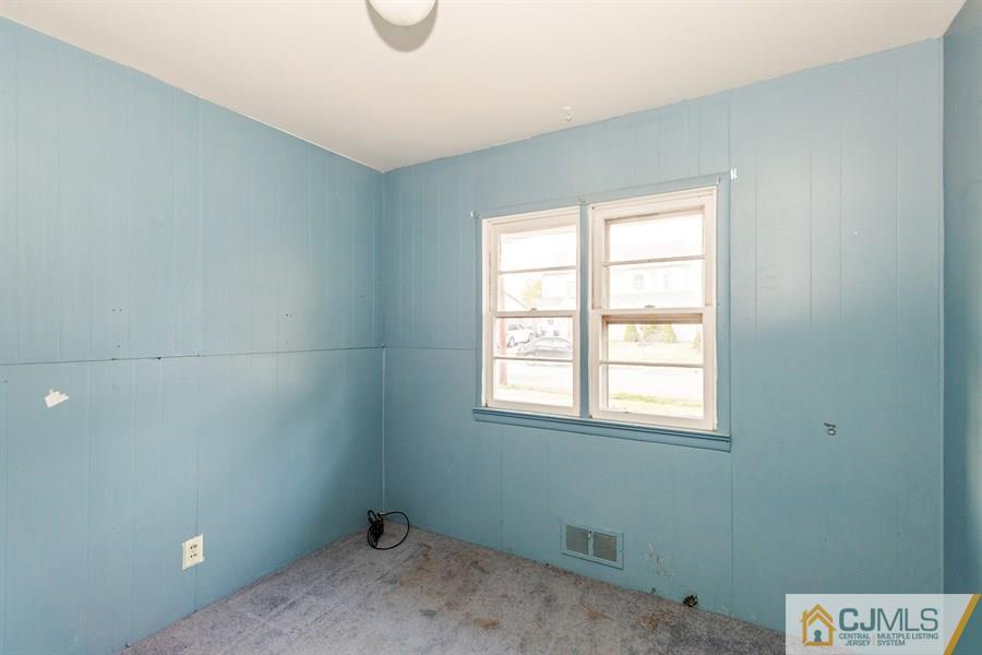 25 Brookville Road Edison, NJ 08817 - Photo 11 of 11 an empty room with a window
