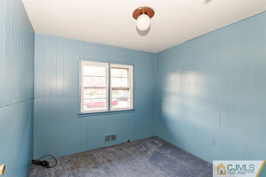 25 Brookville Road Edison, NJ 08817 - Photo 10 of 11 an empty room with a window