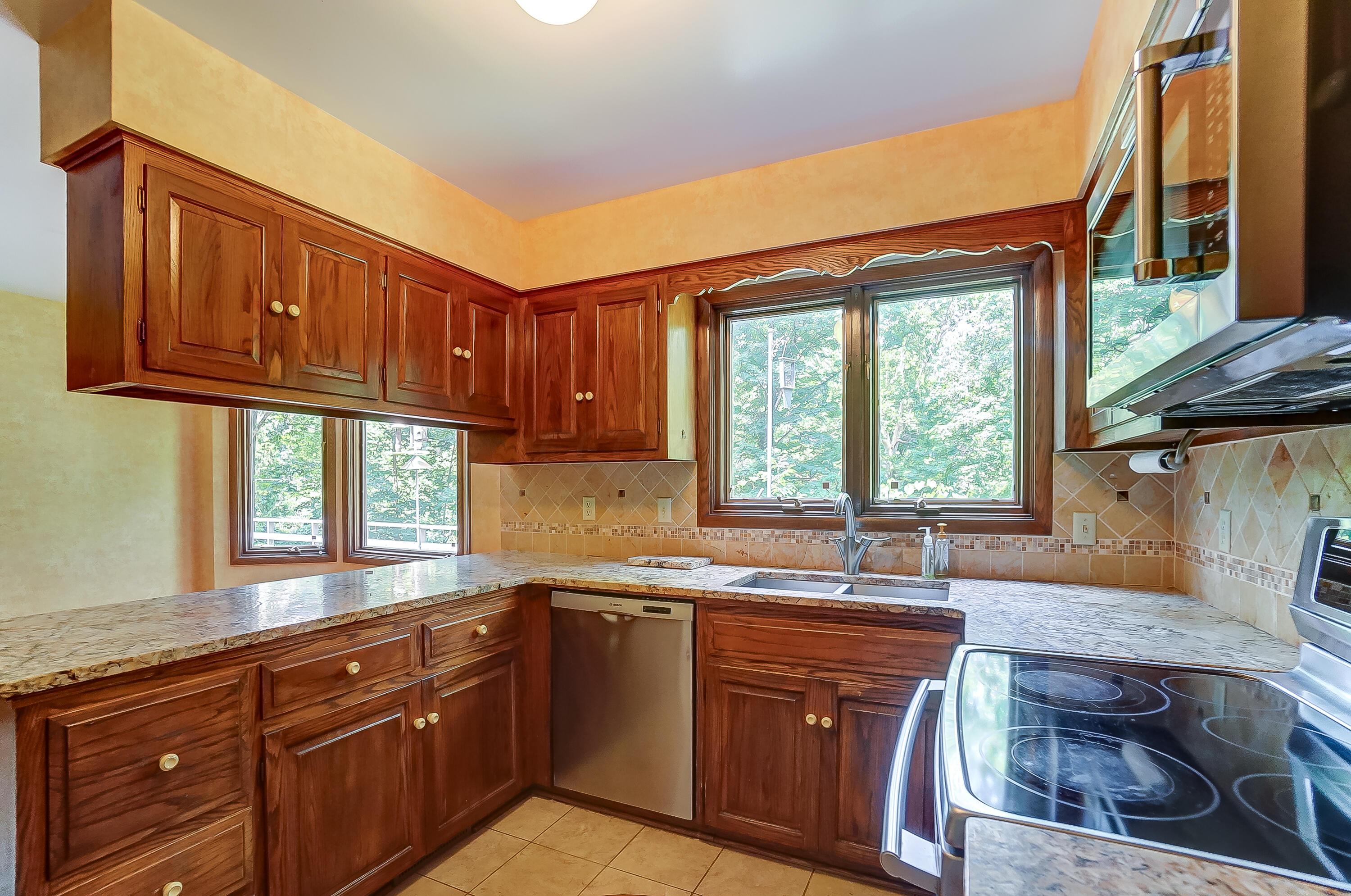 1560 Carriage Road Powell, OH 43065 - Photo 9 of 64 Kitchen
