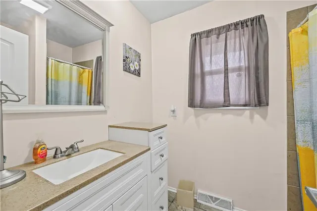 $245,000 | 6201 East 140th Place, Grandview, MO 64030