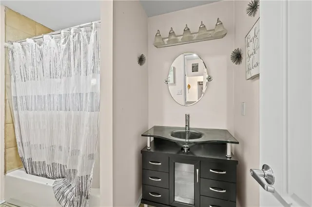 $245,000 | 6201 East 140th Place, Grandview, MO 64030