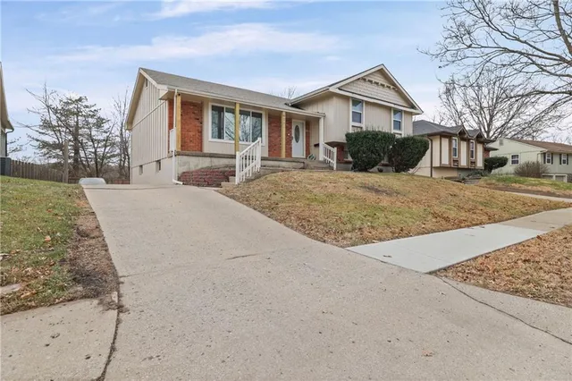 $245,000 | 6201 East 140th Place, Grandview, MO 64030