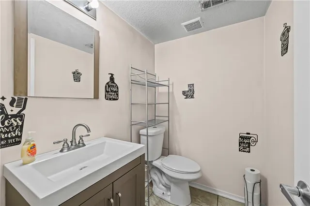 $245,000 | 6201 East 140th Place, Grandview, MO 64030