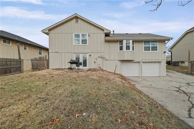 $245,000 | 6201 East 140th Place, Grandview, MO 64030