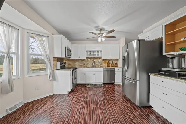 $245,000 | 6201 East 140th Place, Grandview, MO 64030