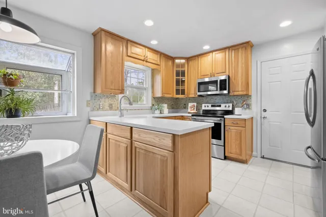 $925,000 | 8104 Viola Street, Springfield, VA 22152