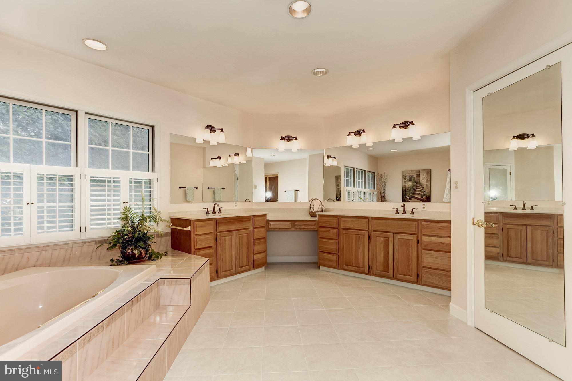 9620 Watkins Road Gaithersburg, MD 20882 - Photo 13 of 30 Bath (Master)