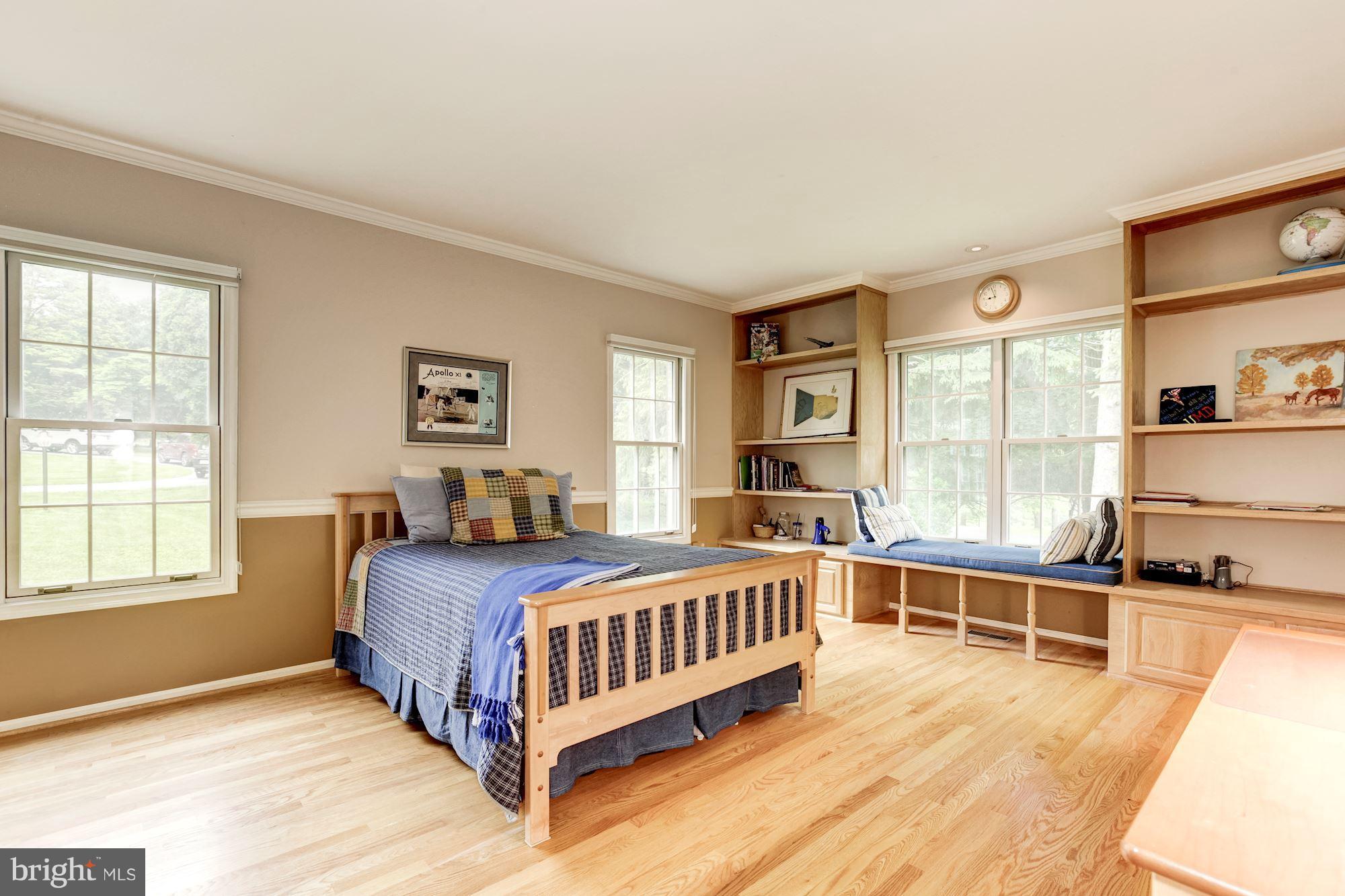 9620 Watkins Road Gaithersburg, MD 20882 - Photo 15 of 30 First Level Second Bedroom/ Library