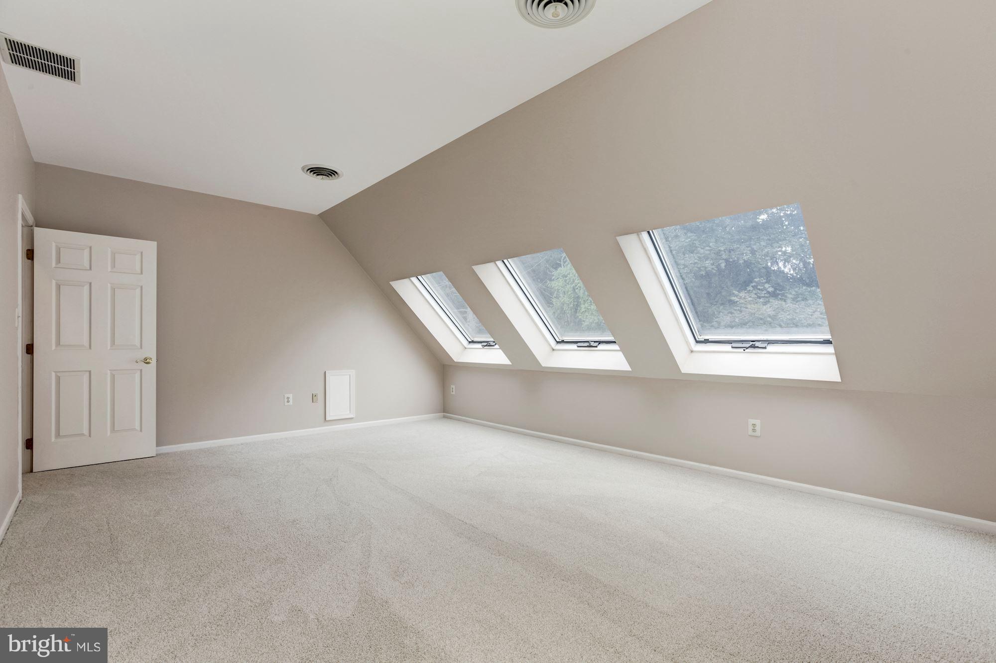 9620 Watkins Road Gaithersburg, MD 20882 - Photo 17 of 30 Second Level Third Bedroom