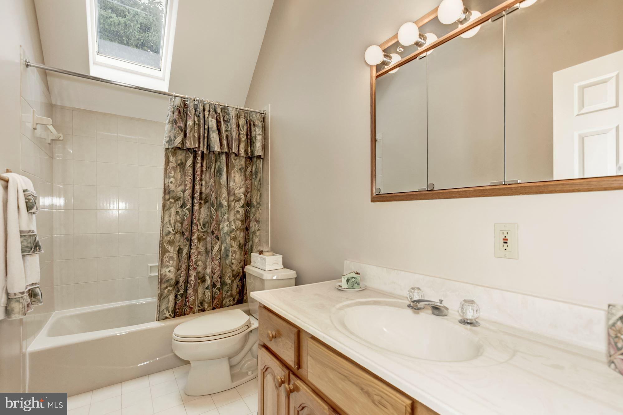 9620 Watkins Road Gaithersburg, MD 20882 - Photo 19 of 30 Second Level Full Bathroom