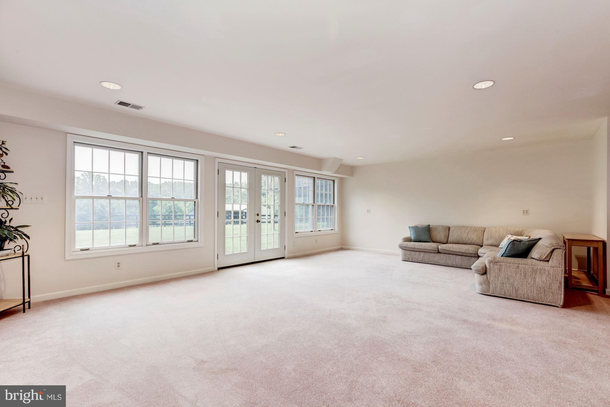 9620 Watkins Road Gaithersburg, MD 20882 - Photo 20 of 30 Recreation Room With Walkout