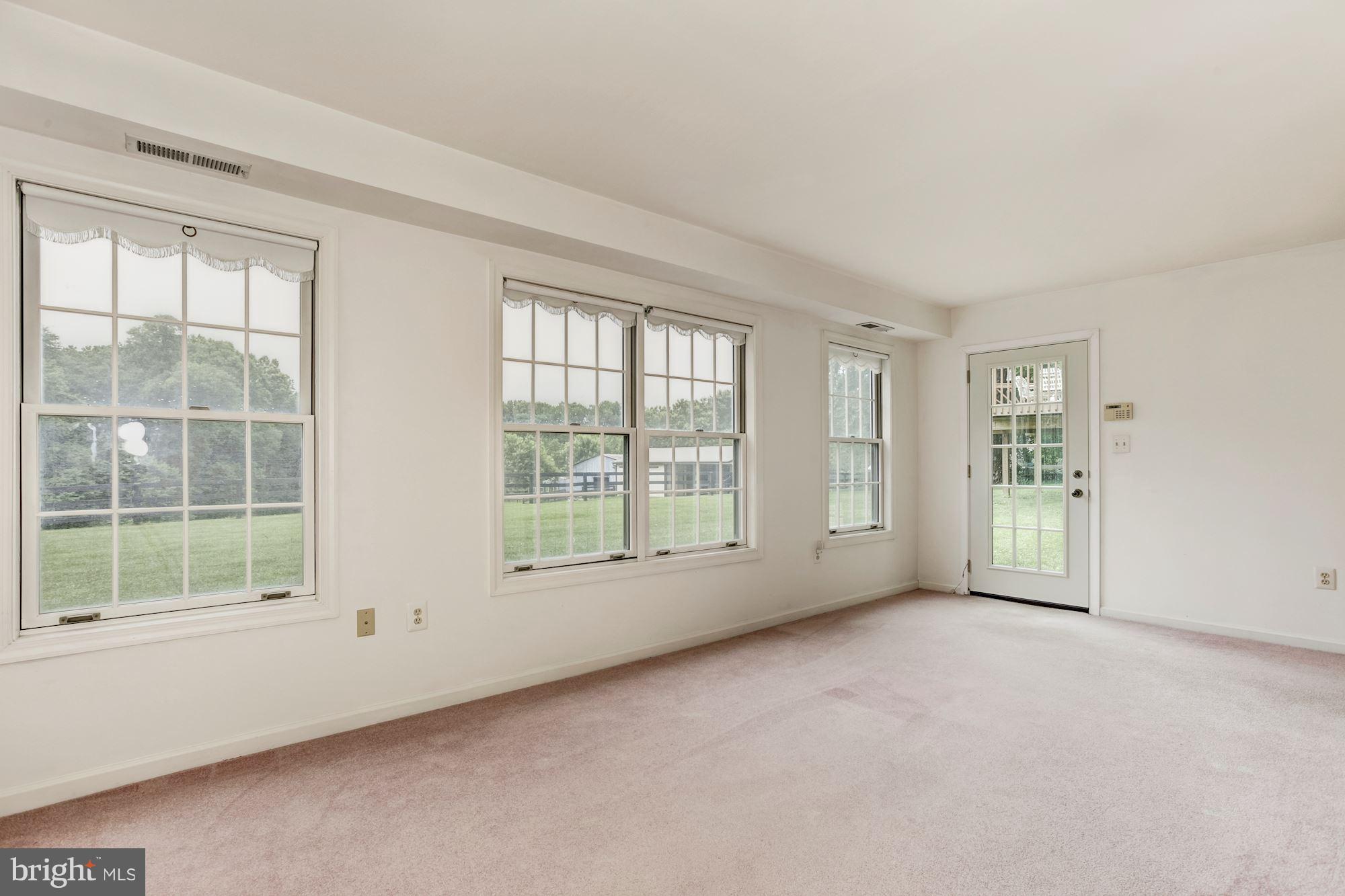 9620 Watkins Road Gaithersburg, MD 20882 - Photo 26 of 30 Lower Level In -law Suite