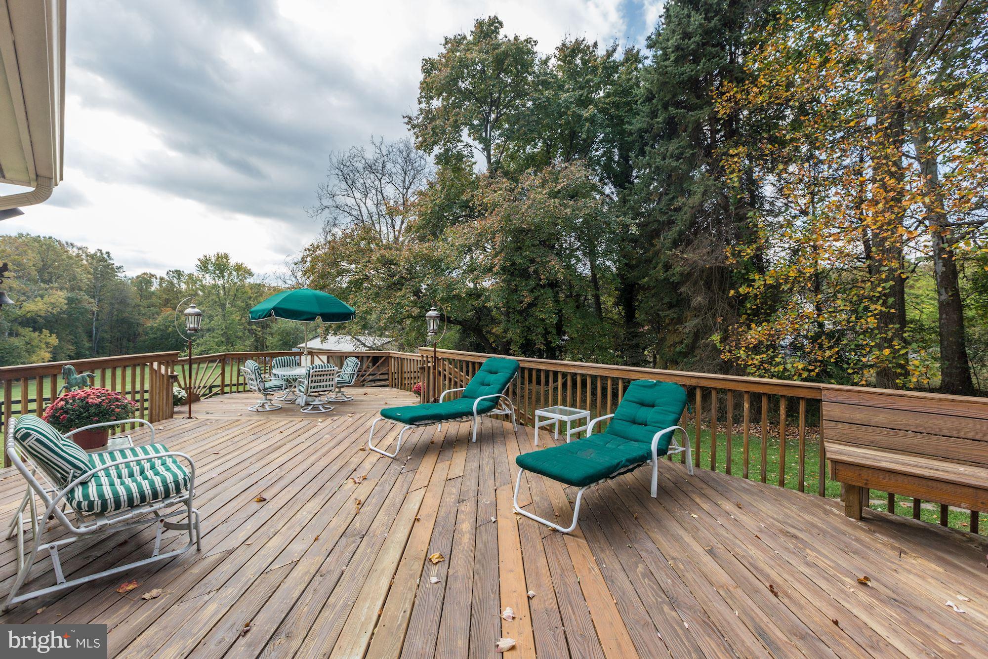 9620 Watkins Road Gaithersburg, MD 20882 - Photo 27 of 30 Deck