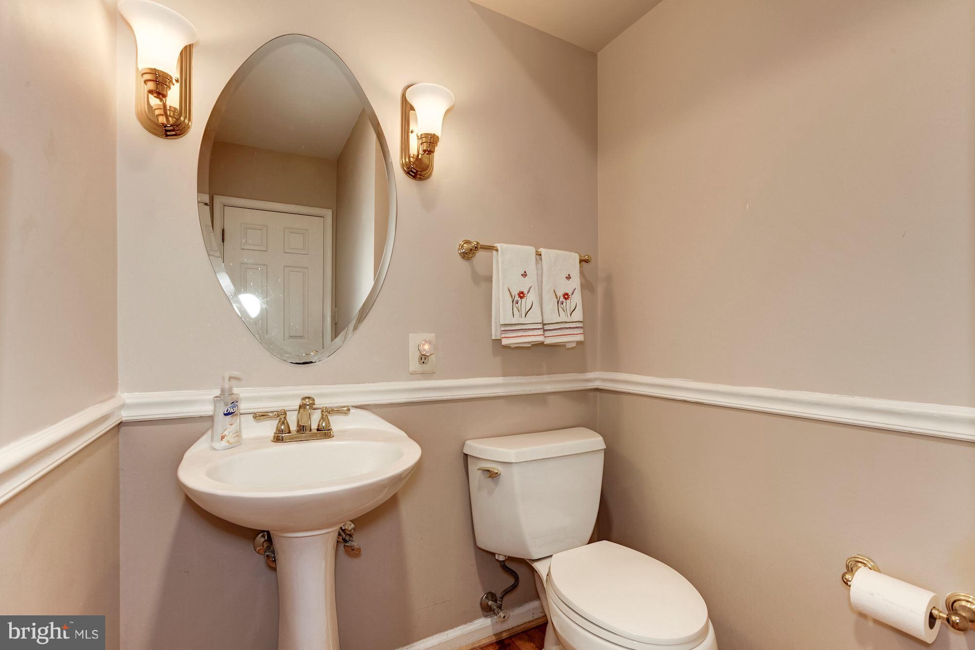 9620 Watkins Road Gaithersburg, MD 20882 - Photo 5 of 30 Powder Room