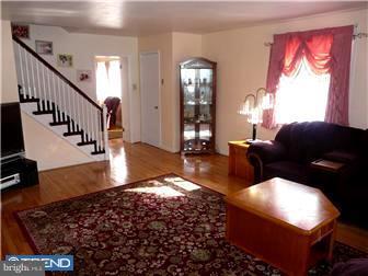17 Raymond Road Broomall, PA 19008 - Photo 2 of 11 Living Room