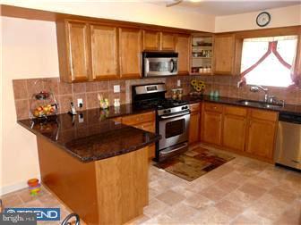 17 Raymond Road Broomall, PA 19008 - Photo 4 of 11 Kitchen