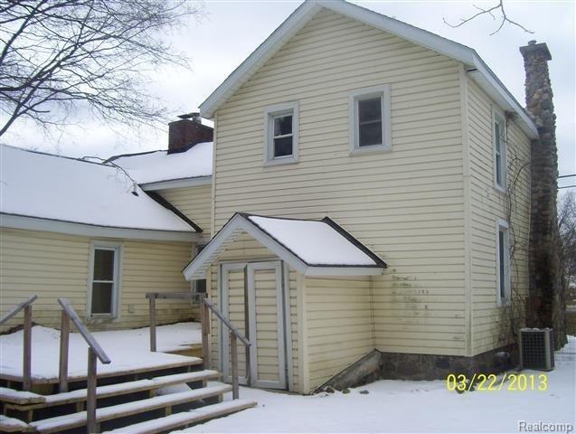 620 North Rochester Road Leonard, MI 48367 - Photo 2 of 25 rear.JPG