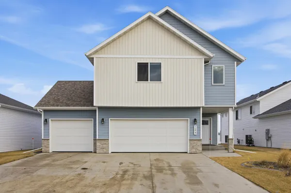 $415,000 | 7274 29th Street South, Fargo, ND 58104