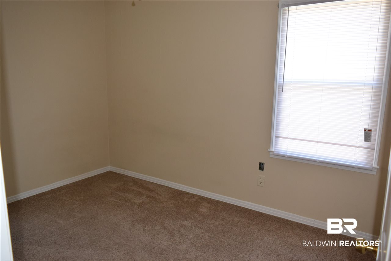 512 Holiday Avenue Mobile, AL 36611 - Photo 7 of 17