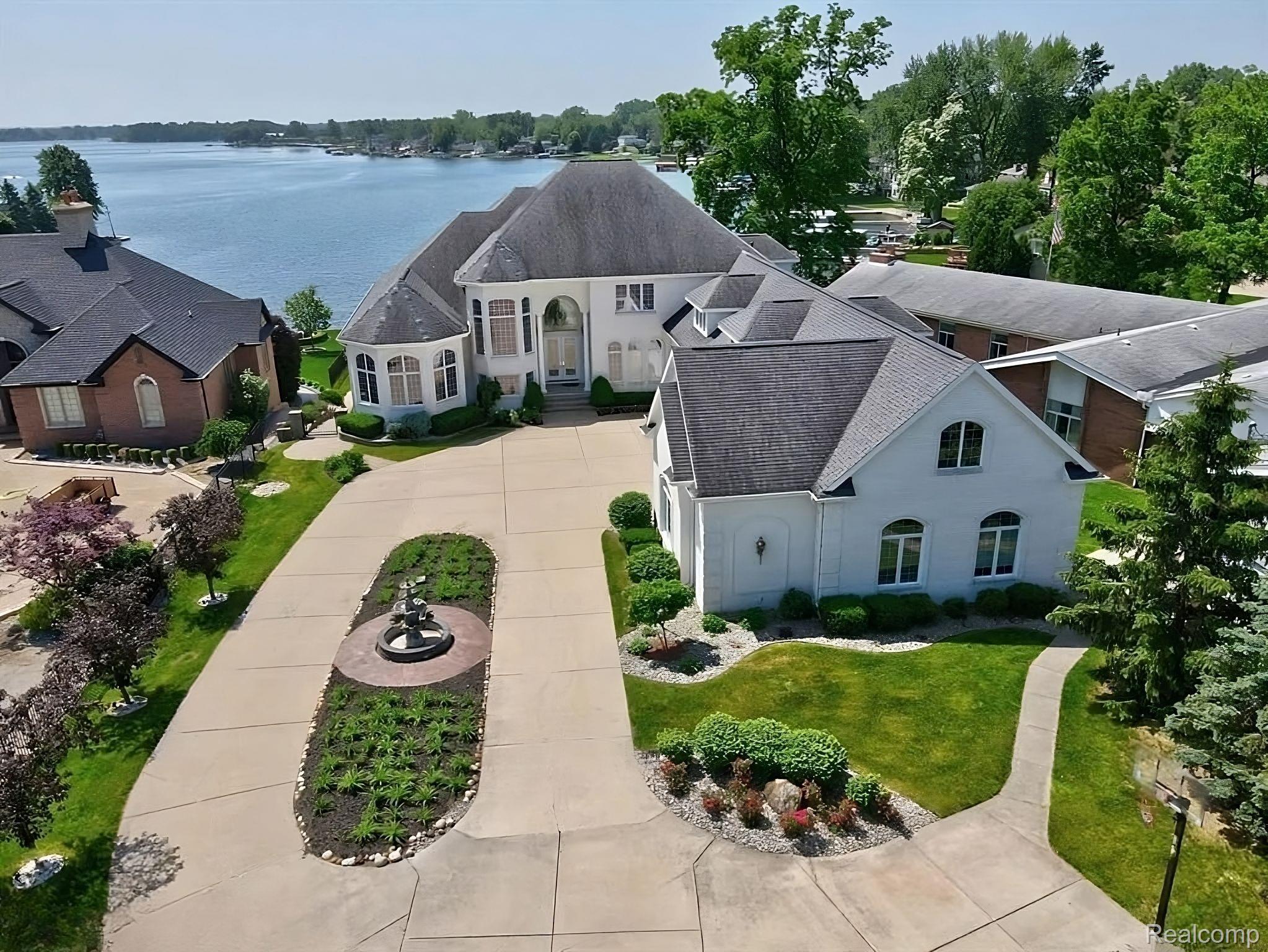 2571 North Long Lake Road Fenton, MI 48430 - Photo 6 of 78