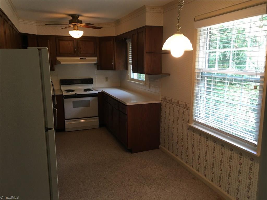 2711 Reynolda Road, Unit D8 Winston-Salem, NC 27106 - Photo 4 of 11 Gallery Image 4