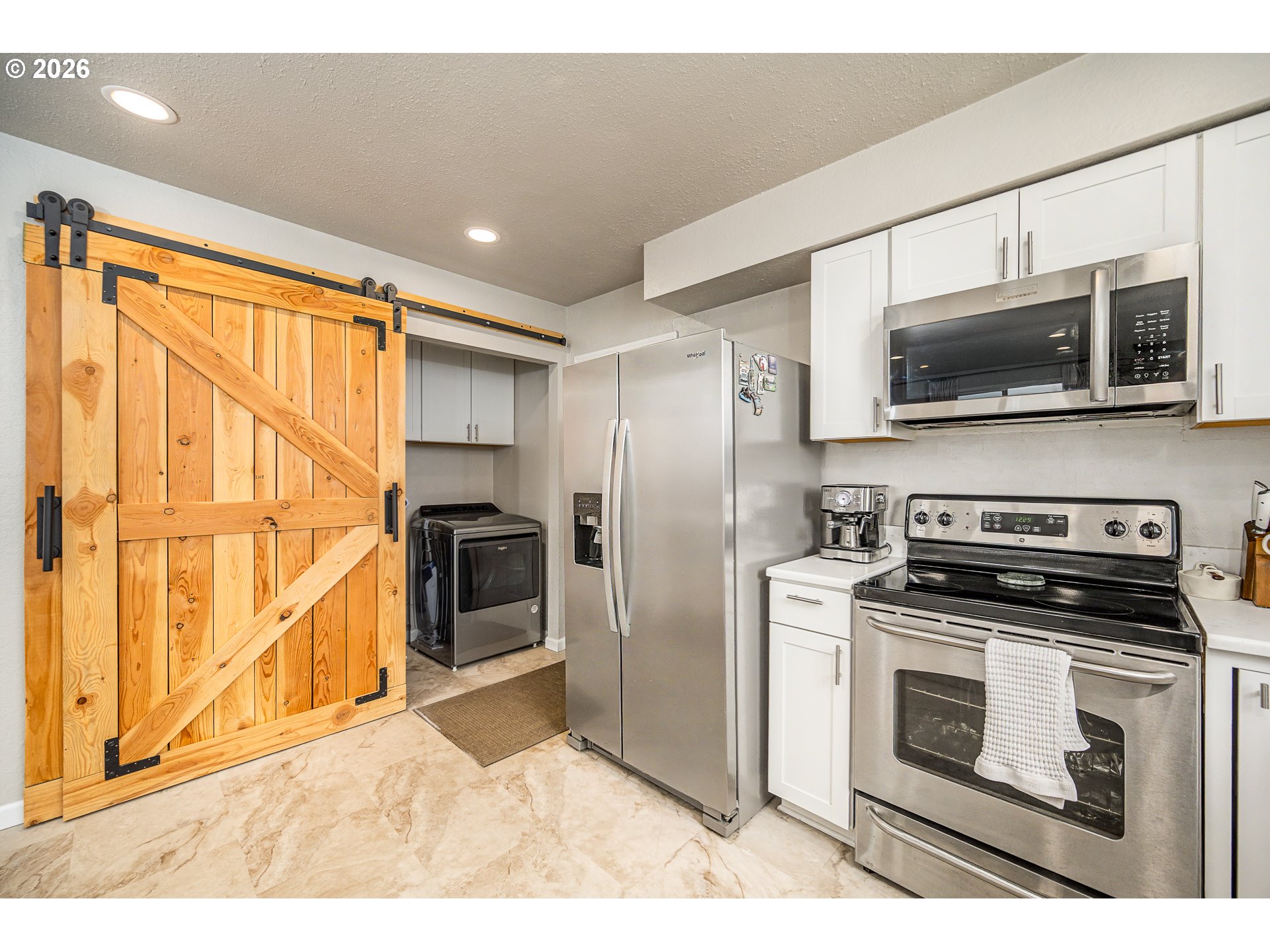 745 Boulder Loop Creswell, OR 97426 - Photo 4 of 22