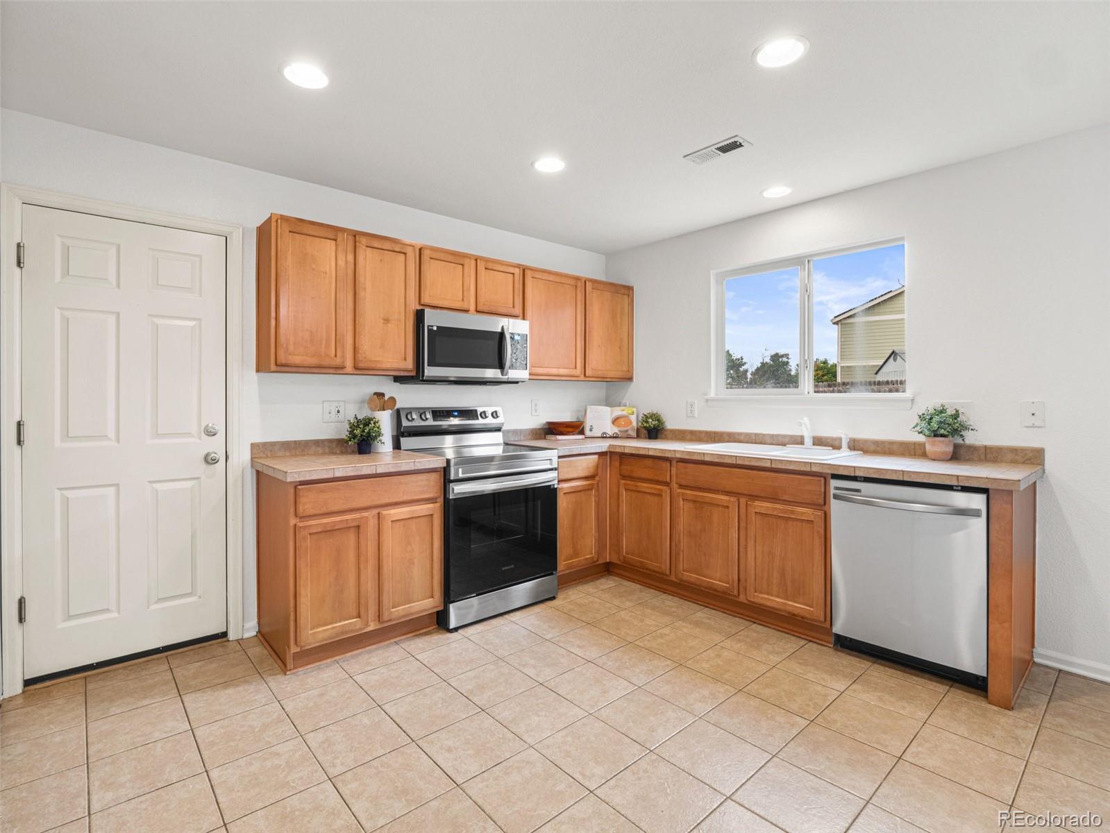 10678 Upper Ridge Road Longmont, CO 80504 - Photo 8 of 23 Gallery Image 8
