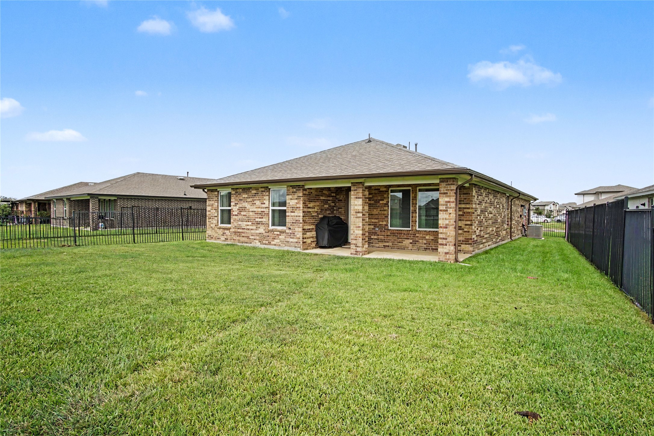 1302 Truckee River Drive Rosharon, TX 77583 - Photo 30 of 39 This lovely home is upgraded by having brick on all four sides.