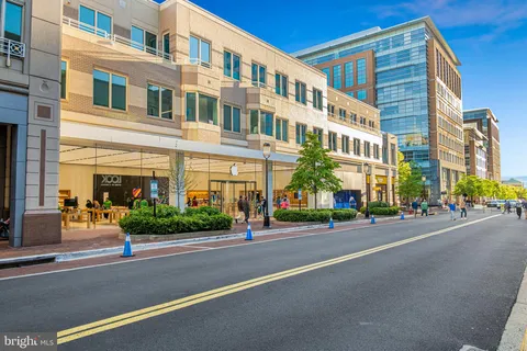 $750,000 | 11792 Great Owl Circle, Reston, VA 20194
