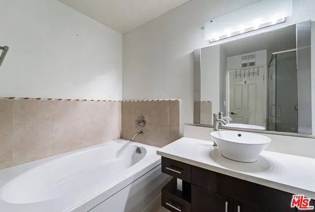 $2,499 | 121 South Hope Street, Unit 313, Los Angeles, CA 90012