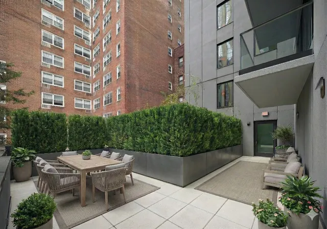 $3,650,000 | 200 East 20th Street, Unit 2C | Gramercy
