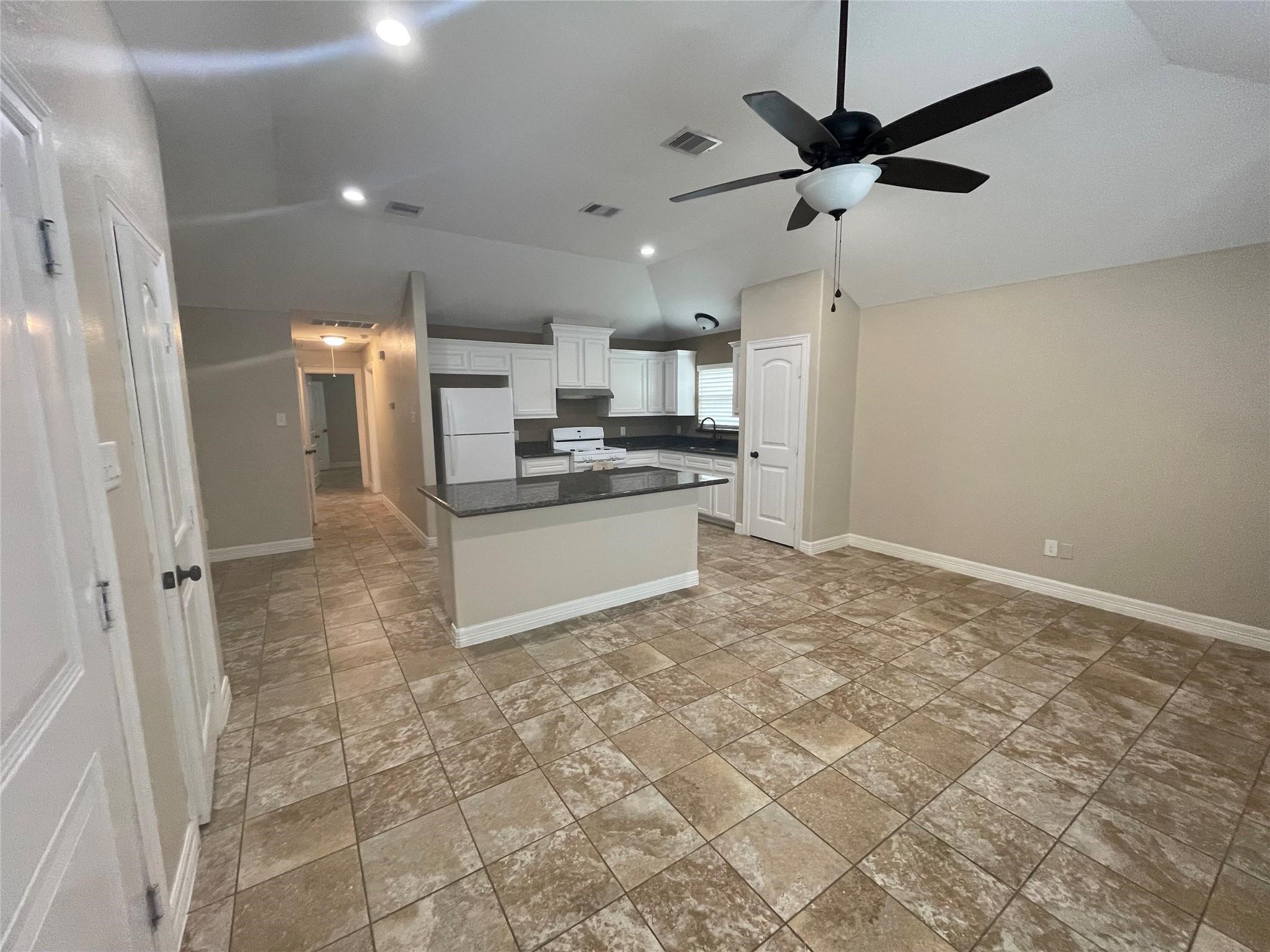 8230 Constellation Lane, Unit B Houston, TX 77075 - Photo 2 of 19 Living room open space
