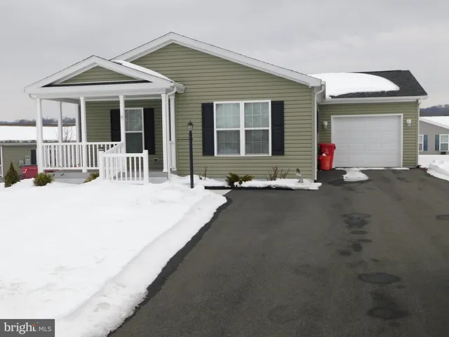 $265,000 | 5 Sandpiper Drive, Bechtelsville, PA 19505