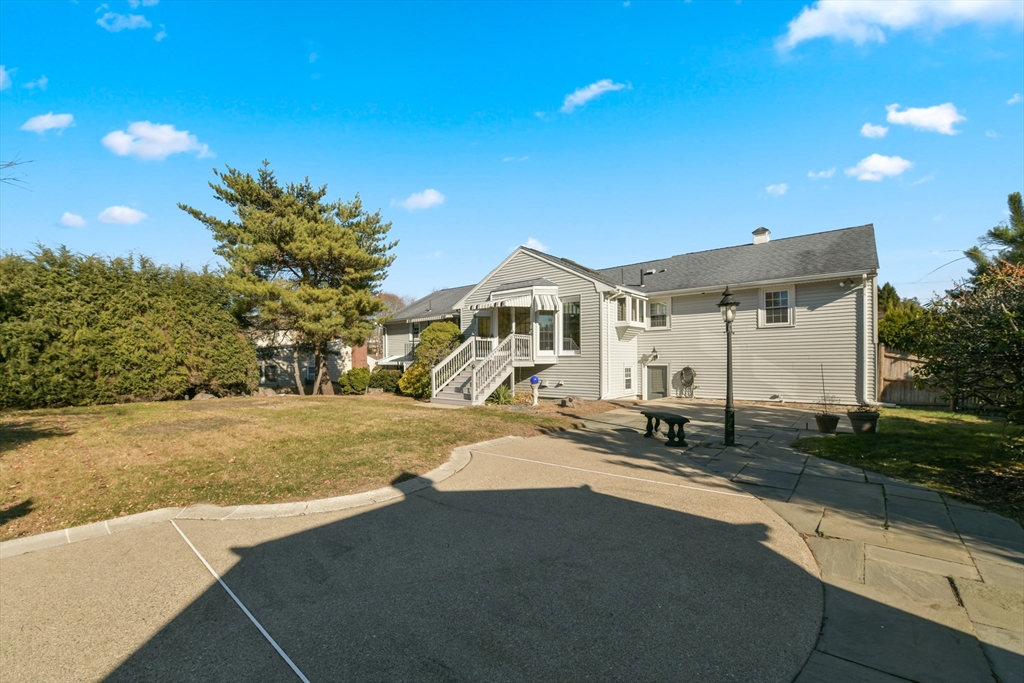 72 Stivaletta Drive Dedham, MA 02026 - Photo 5 of 38