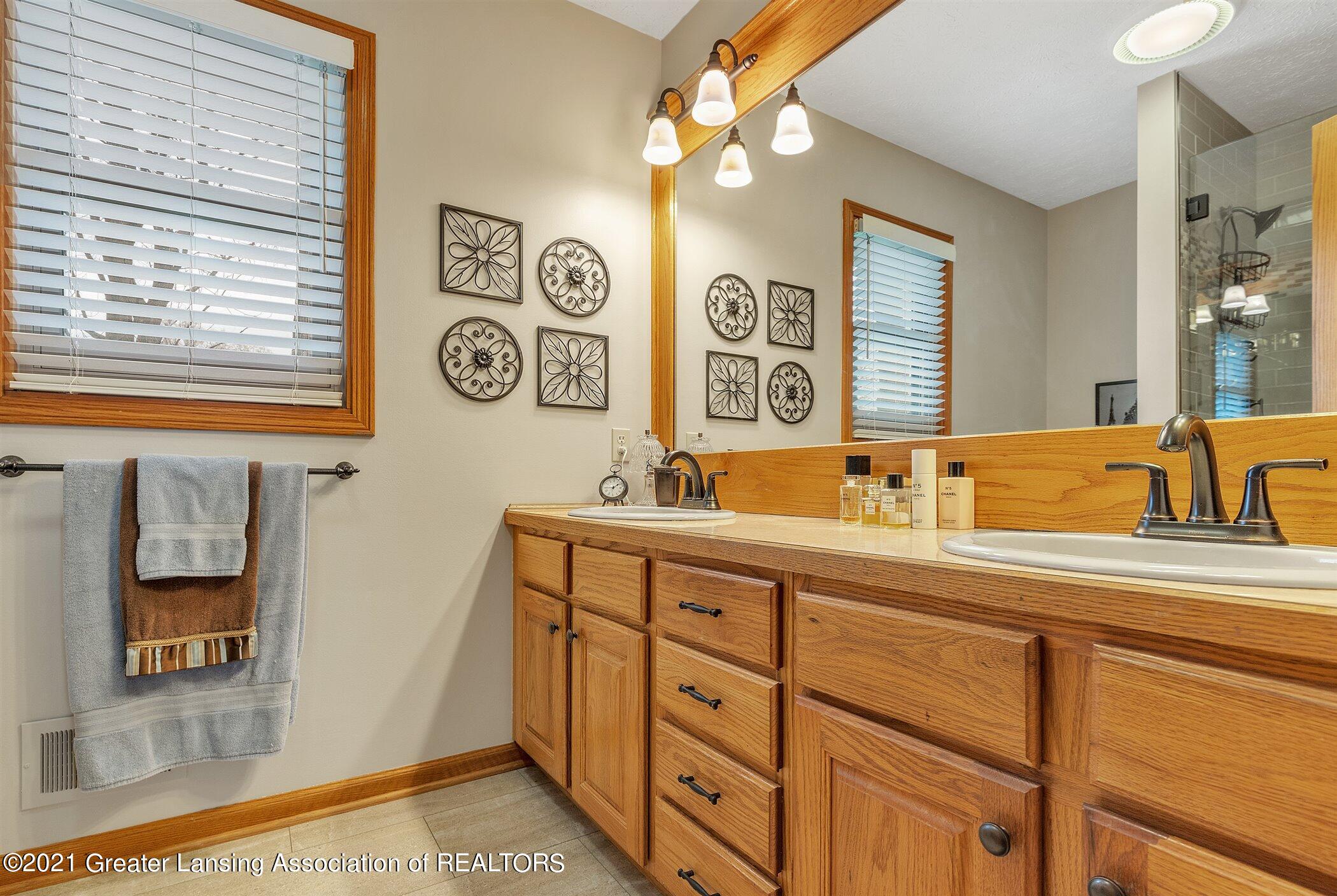 1094 Buckingham Road Haslett, MI 48840 - Photo 29 of 46 34-1094 buckingham rd-windowstill-reales