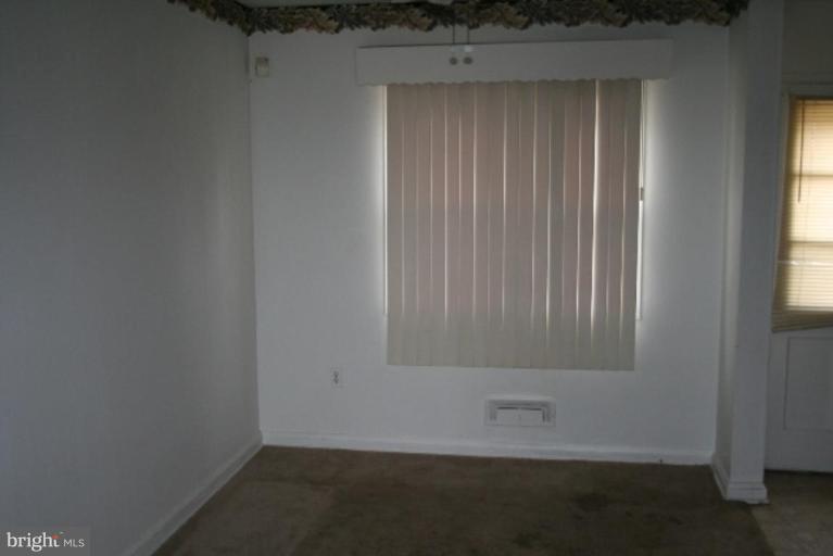 548 Brisbane Road Baltimore, MD 21229 - Photo 3 of 6 Dining Area
