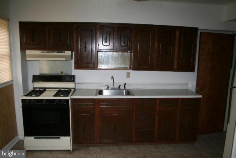 548 Brisbane Road Baltimore, MD 21229 - Photo 5 of 6 Kitchen