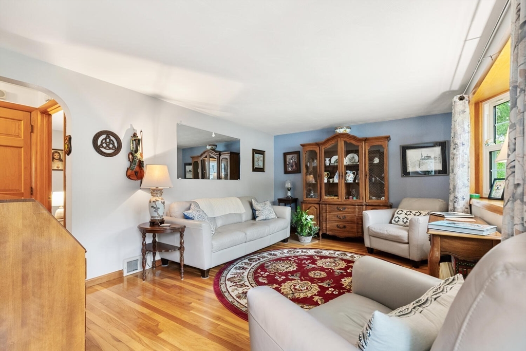 25 Grove Street Billerica, MA 01821 - Photo 12 of 35 Gallery Image 12