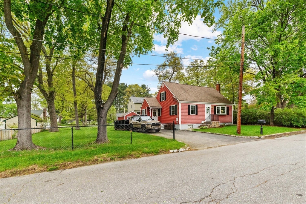25 Grove Street Billerica, MA 01821 - Photo 4 of 35 Gallery Image 4