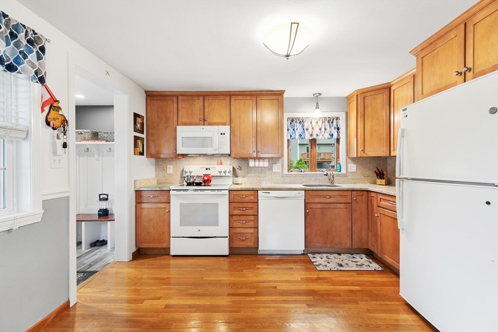 25 Grove Street Billerica, MA 01821 - Photo 6 of 35 Gallery Image 6