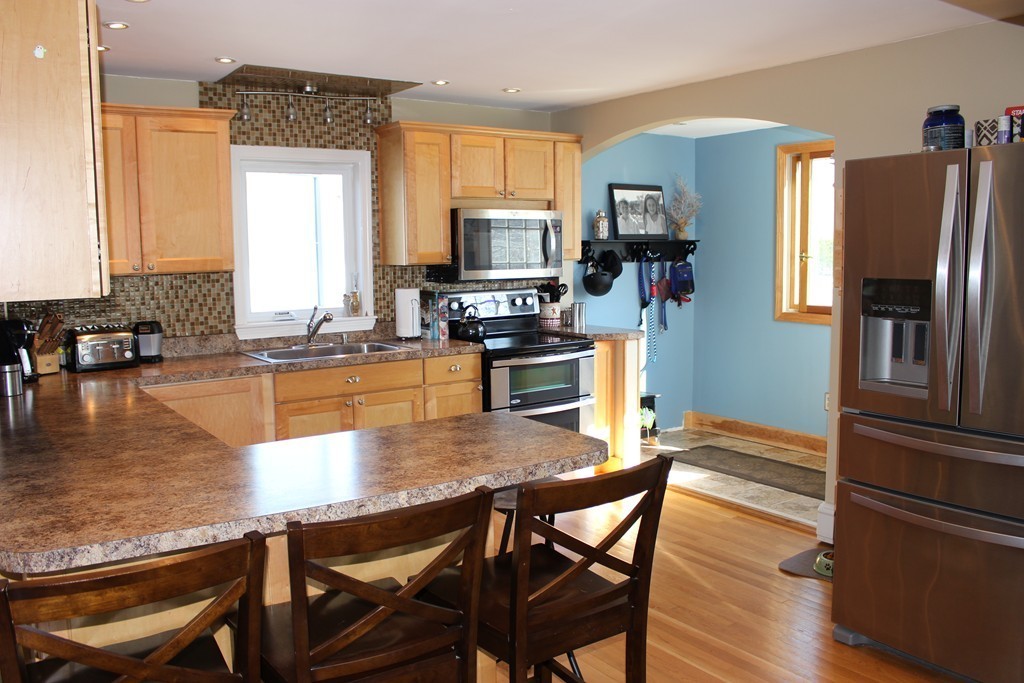 10 Reynolds Road Peabody, MA 01960 - Photo 8 of 21 Gallery Image 8